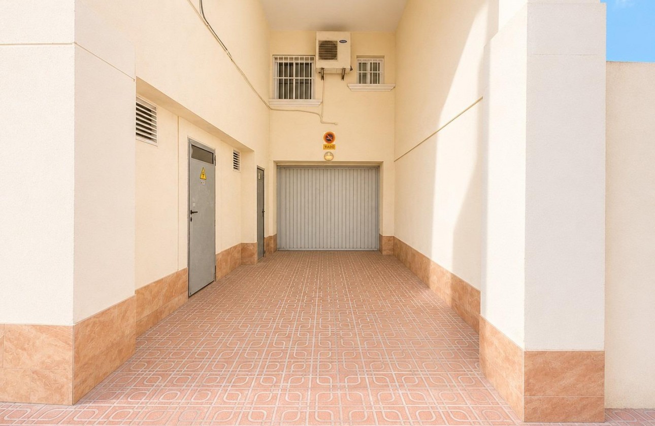 Alquiler a largo plazo - Garaje - Torrevieja - Centro