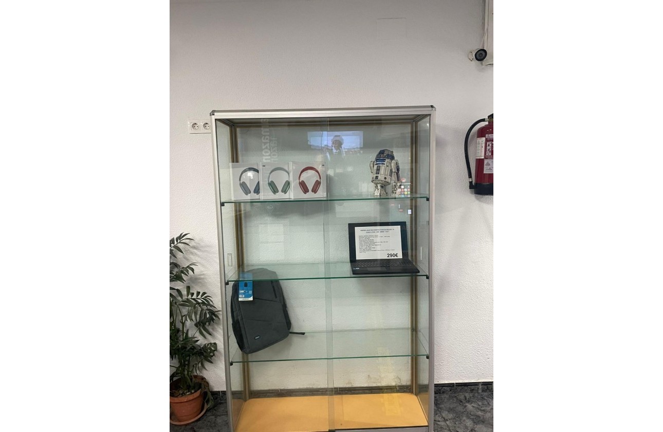 Alquiler a largo plazo - Local - Torrevieja - Centro