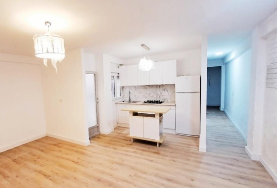 Apartment - Resale - Torrevieja - 123J-99811