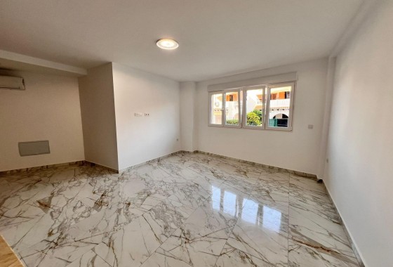 Apartment - Resale - Torrevieja - 123R-38514