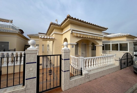 Bungalow - Segunda Mano - Torrevieja - 123R-69881