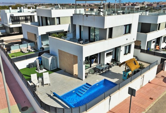 Chalet - Segunda Mano - Villamartin - 123C-83985