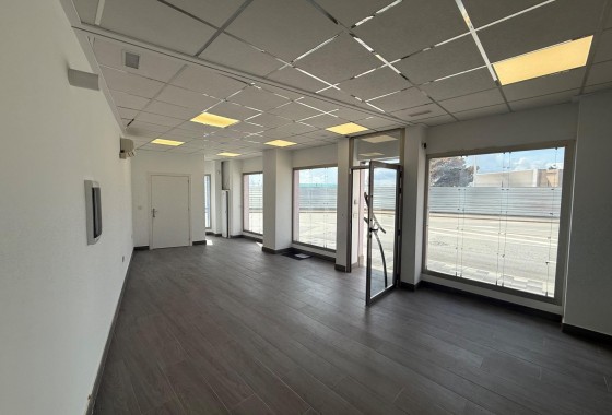 Commercial - Long Term Rental - Torrevieja - Paseo maritimo