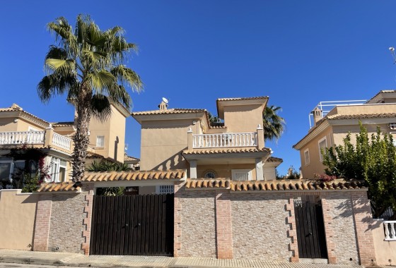 Detached Villa - Resale - Los Altos - Los Altos