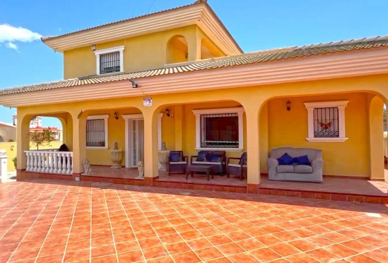 Detached Villa - Resale - Torrevieja - 123M-27906
