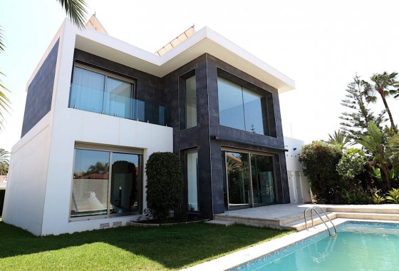 Detached Villa - Resale - Torrevieja - 123Y-44300