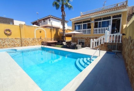 Detached Villa - Resale - Torrevieja - Aguas nuevas 1