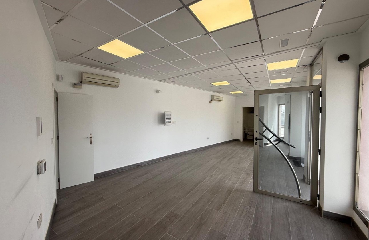 Long Term Rental - Commercial - Torrevieja - Paseo maritimo