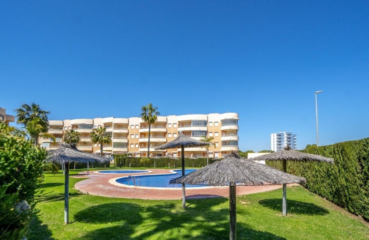 Resale - Apartment - Orihuela Costa - Campoamor