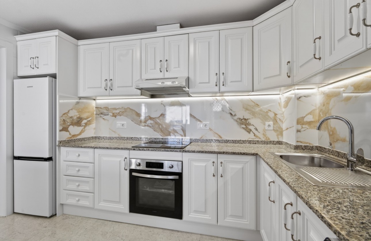 Resale - Apartment - Orihuela Costa - Campoamor