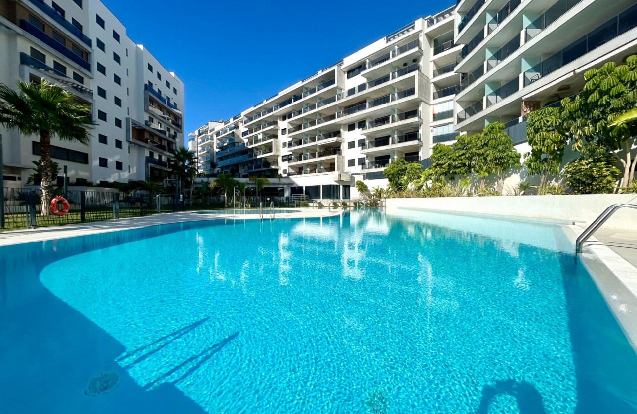 Resale - Apartment - Orihuela Costa - Campoamor