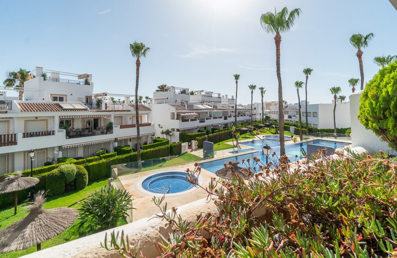 Resale - Apartment - Orihuela Costa - Villamartin
