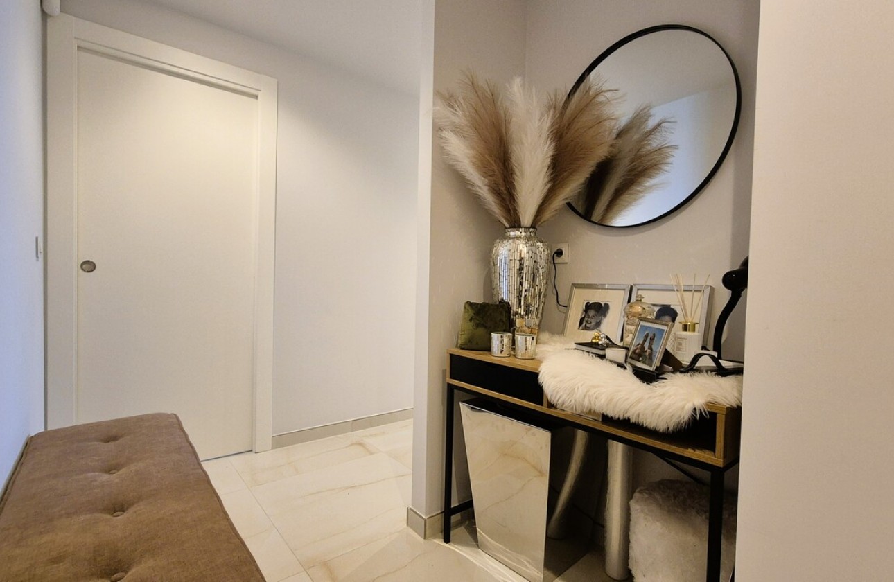 Resale - Apartment - Playa Flamenca - Costa Blanca