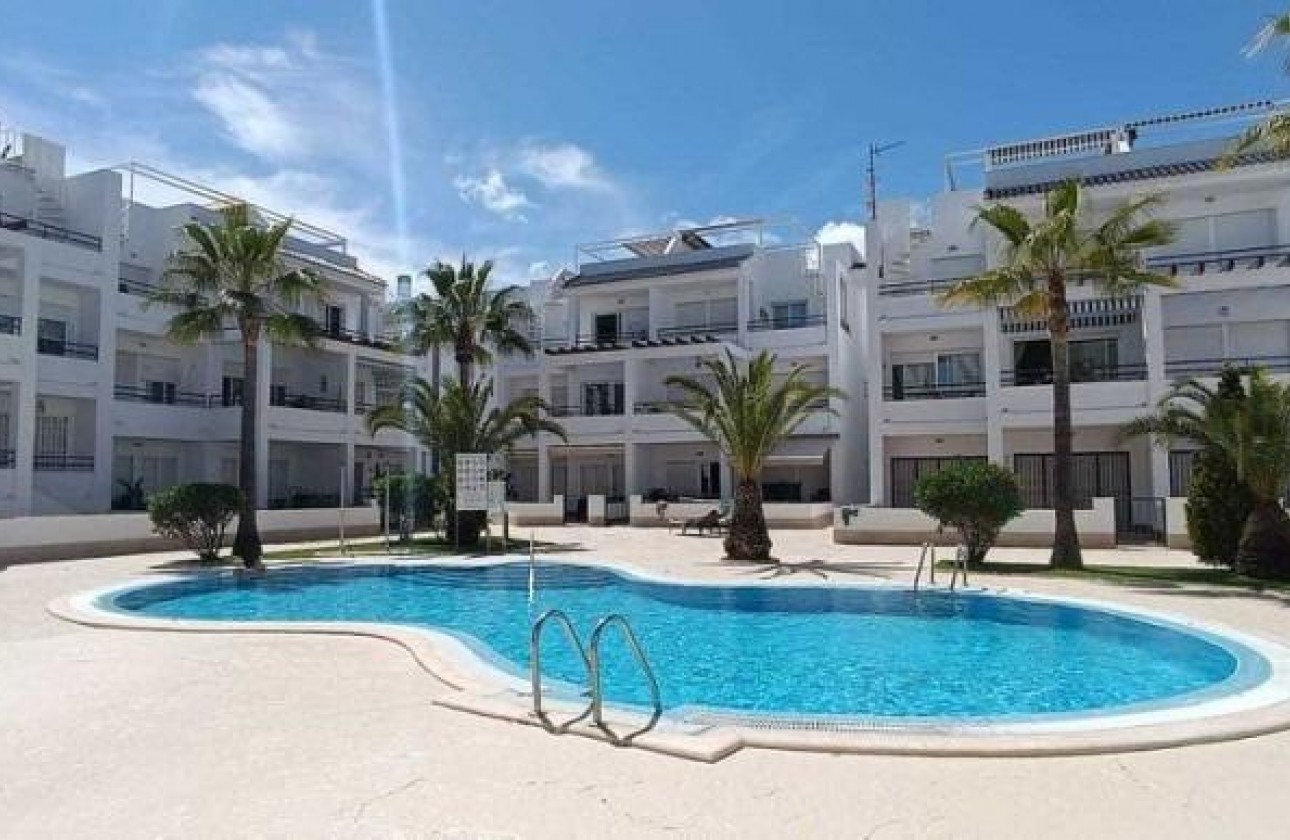 Resale - Apartment - Torrevieja - Acequion