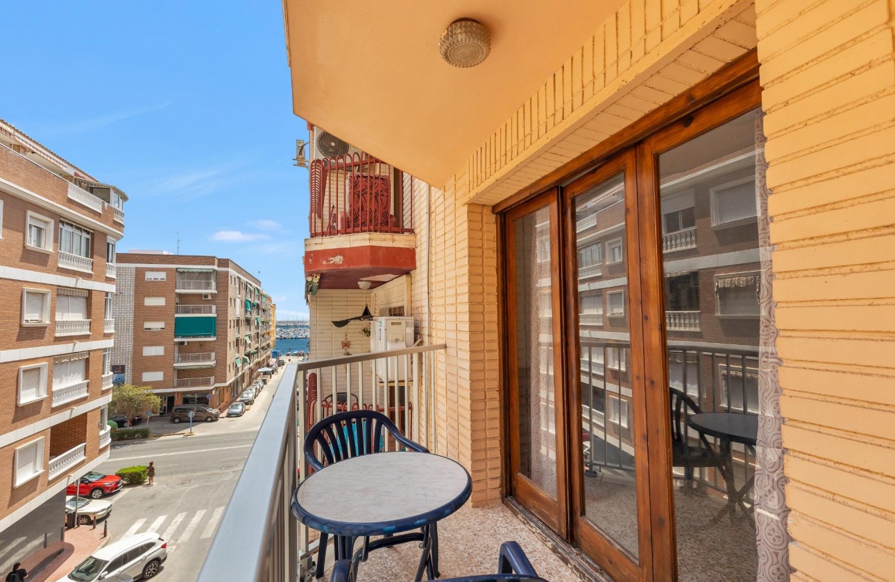 Resale - Apartment - Torrevieja - Acequion