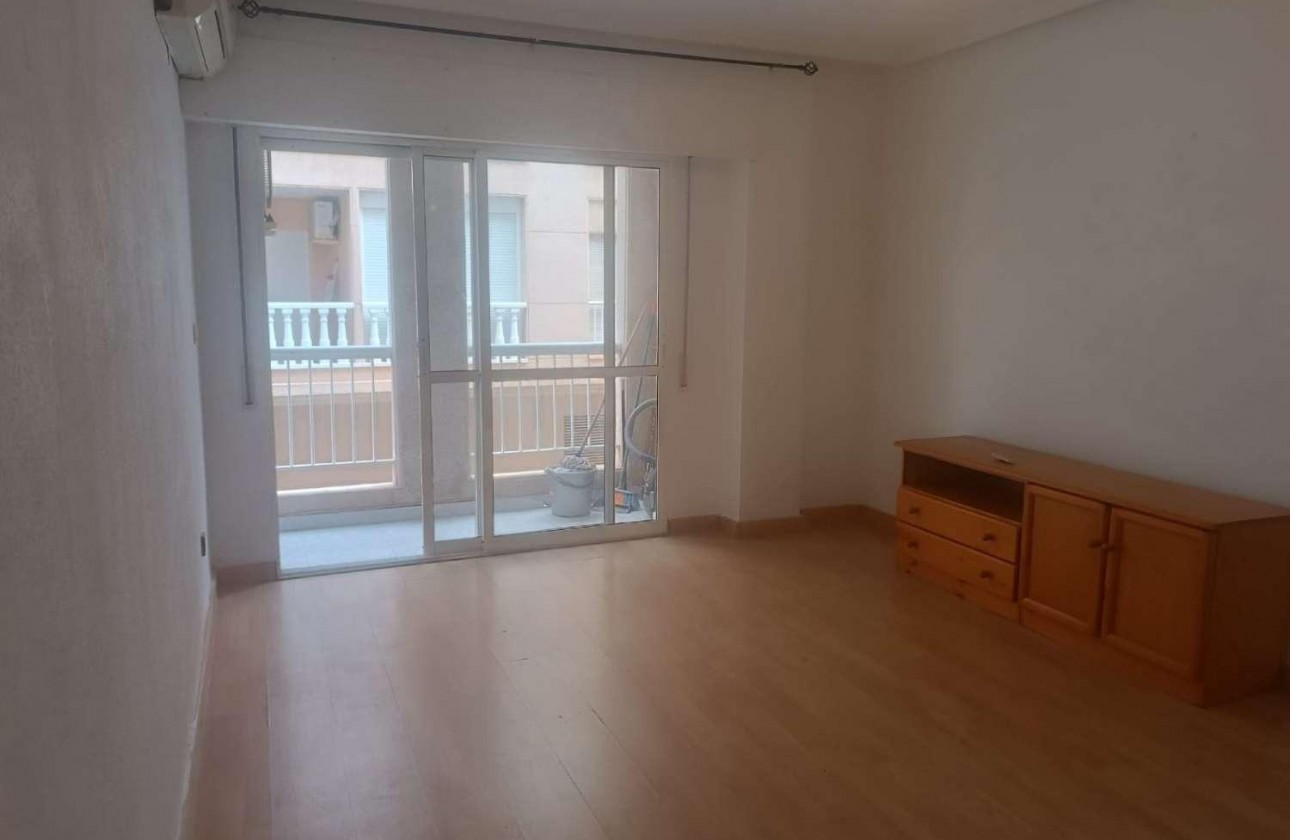 Resale - Apartment - Torrevieja - Acequion