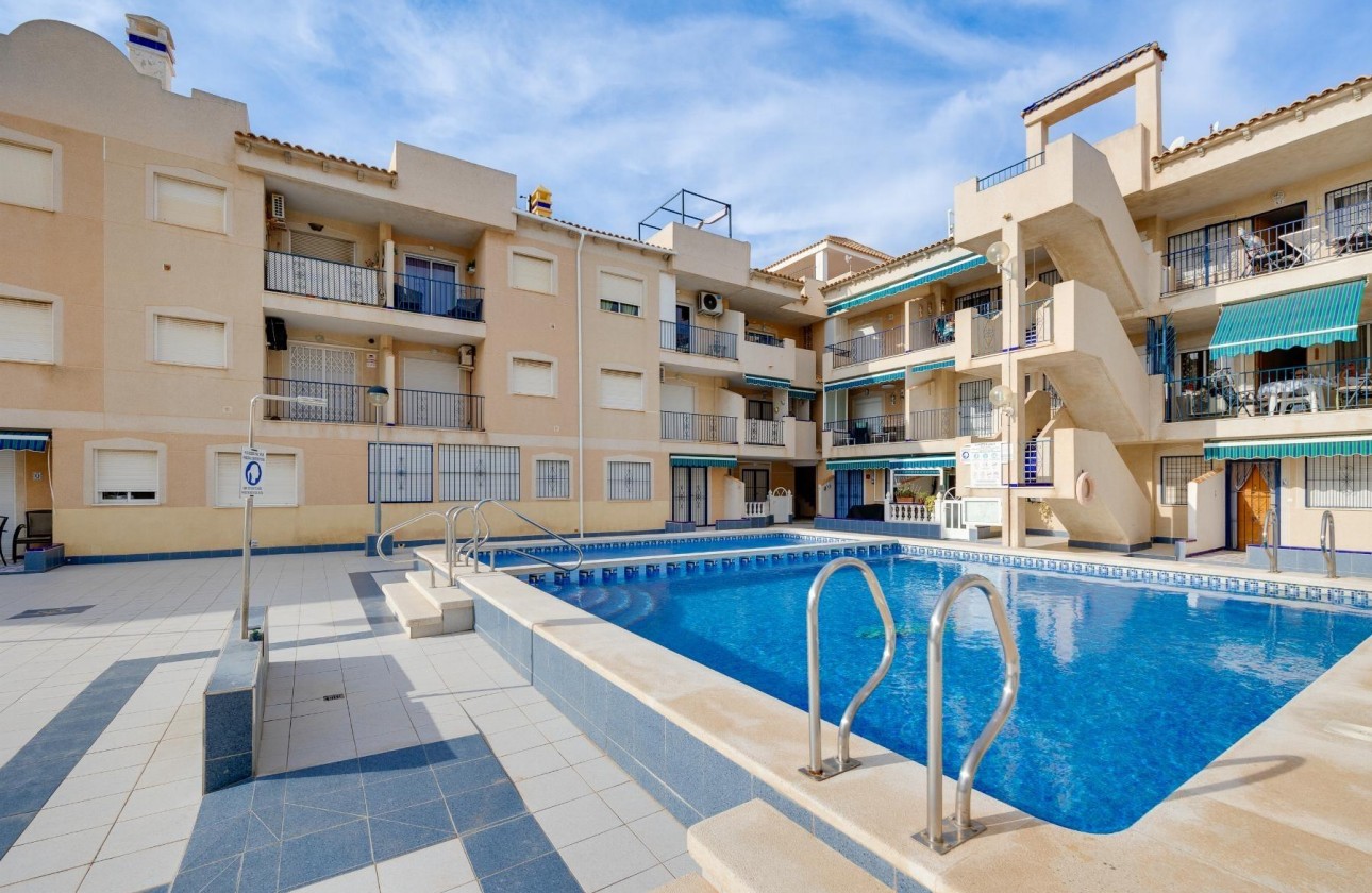 Resale - Apartment - Torrevieja - Acequion