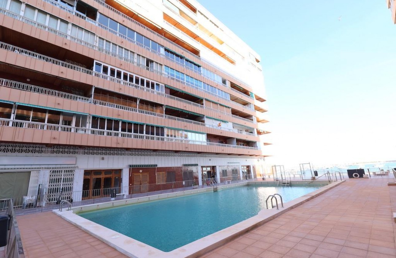 Resale - Apartment - Torrevieja - Acequion