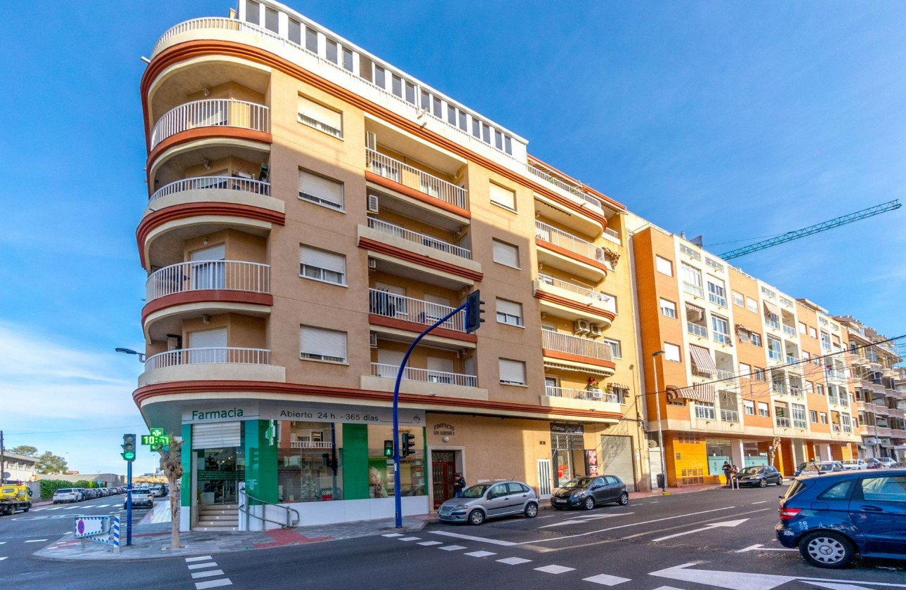 Resale - Apartment - Torrevieja - Acequion