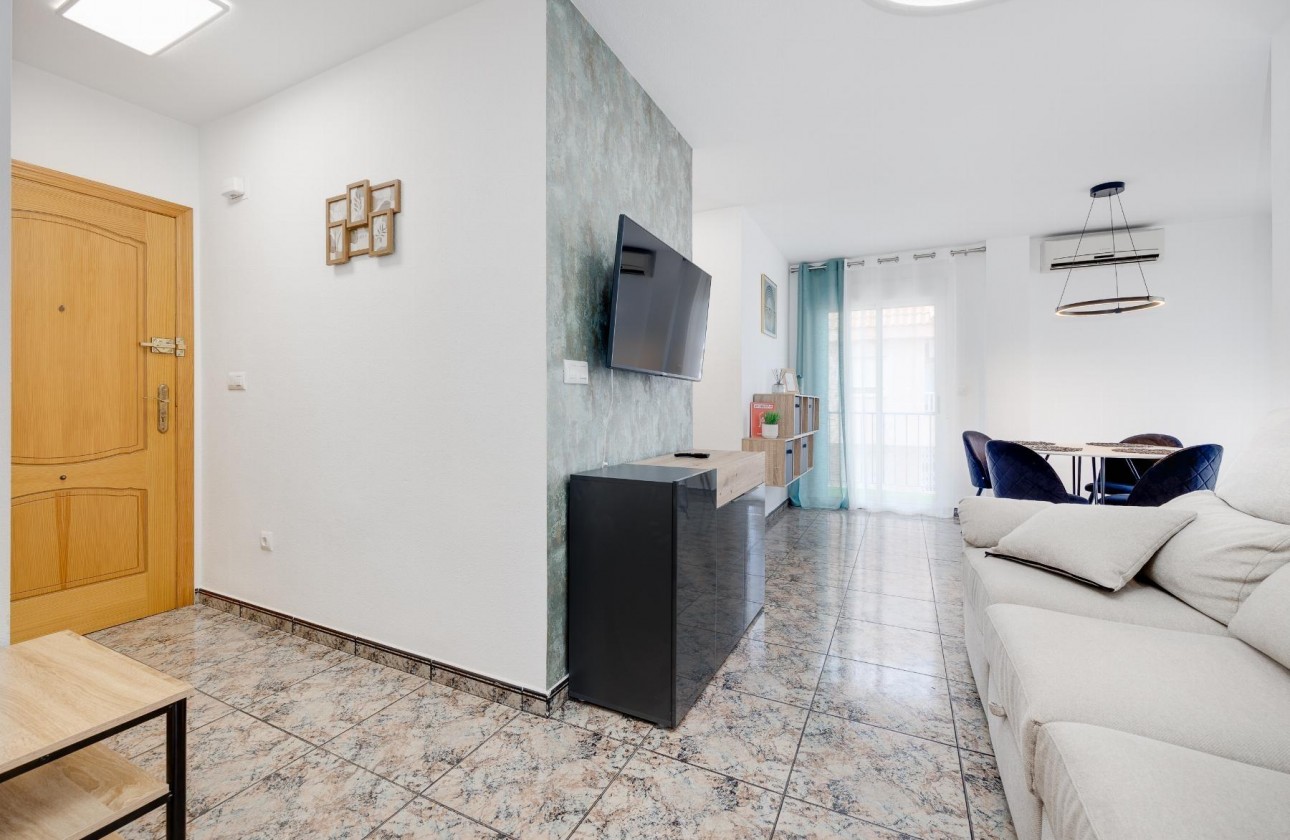 Resale - Apartment - Torrevieja - Acequion