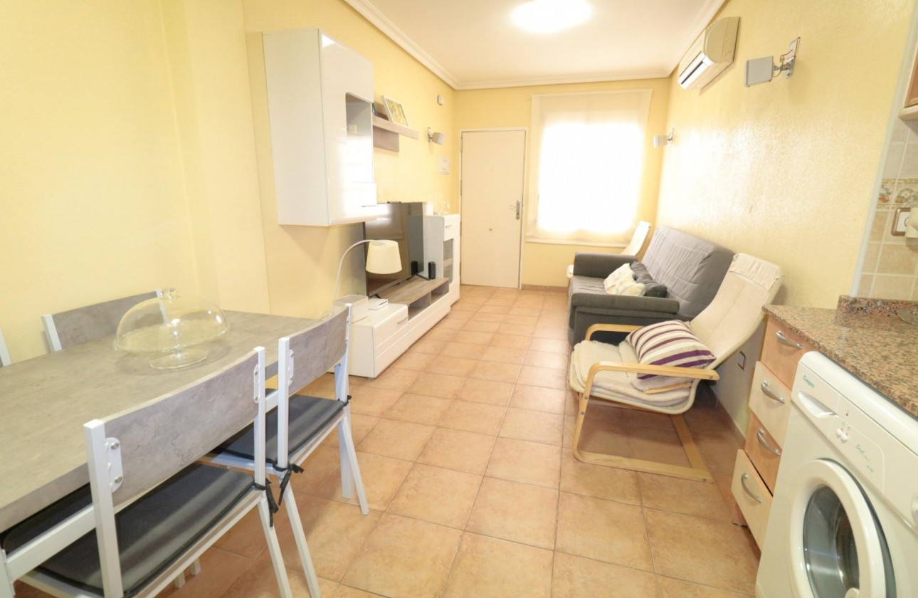 Resale - Apartment - Torrevieja - Acequion