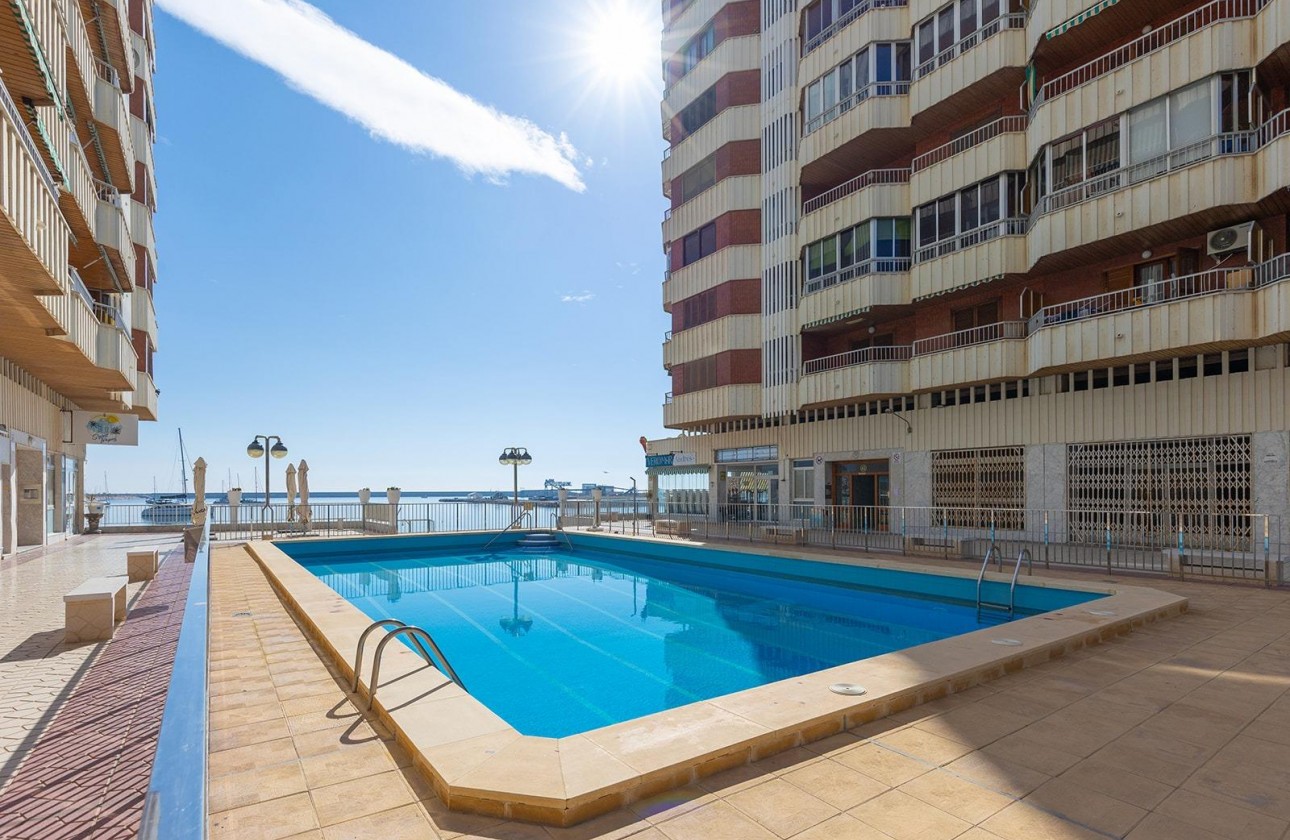 Resale - Apartment - Torrevieja - Acequion