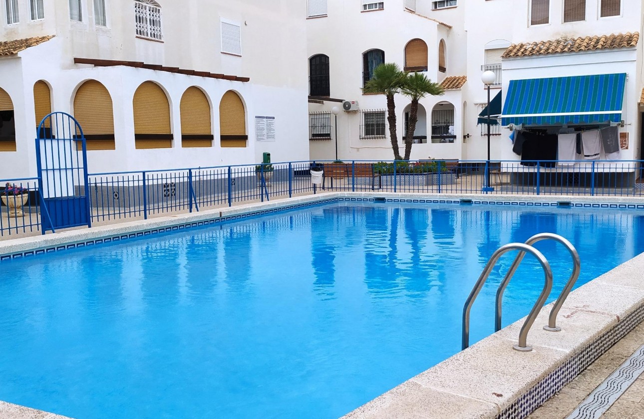 Resale - Apartment - Torrevieja - Acequion