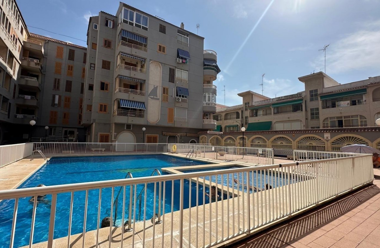 Resale - Apartment - Torrevieja - Acequion