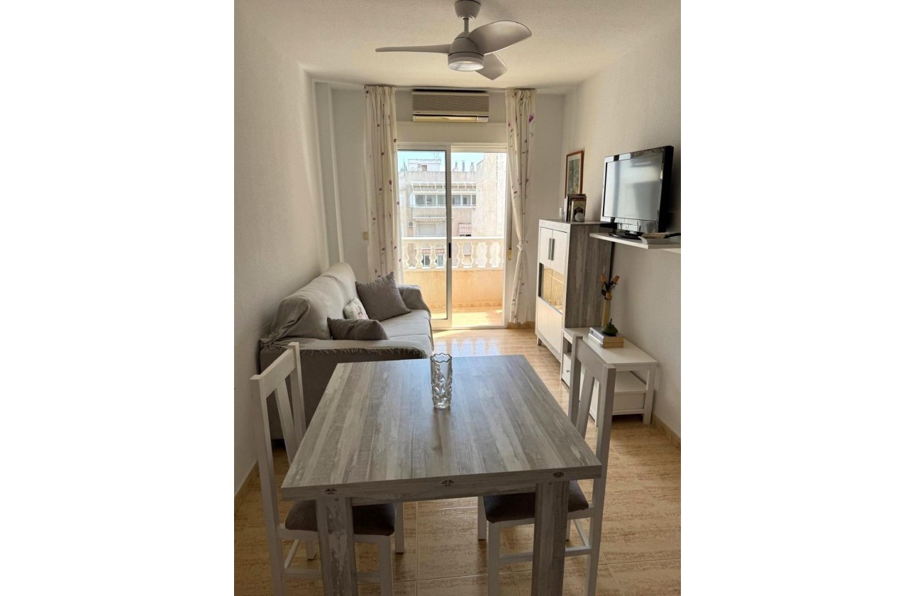 Resale - Apartment - Torrevieja - Acequion