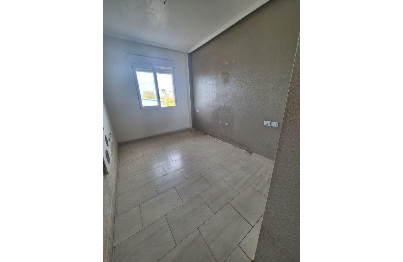 Resale - Apartment - Torrevieja - Aguas nuevas 1