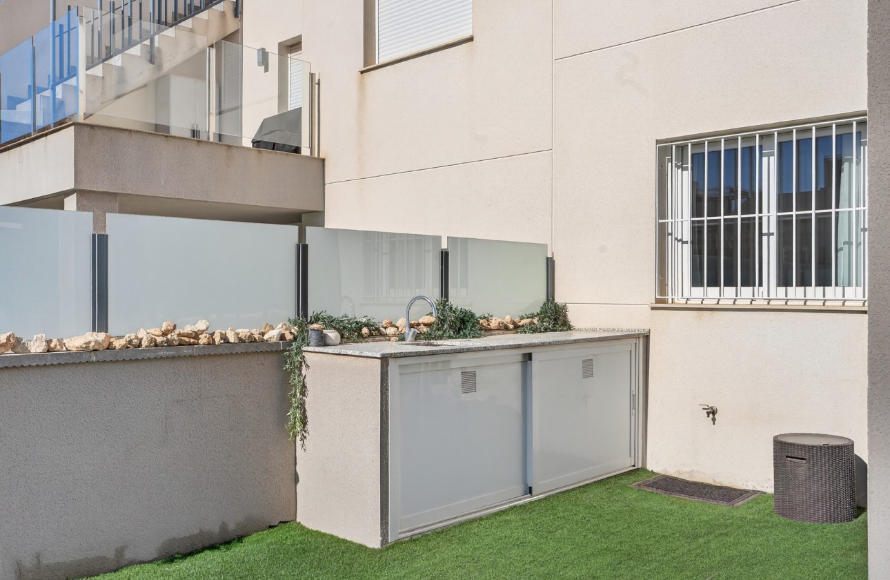 Resale - Apartment - Torrevieja - Aguas nuevas 1