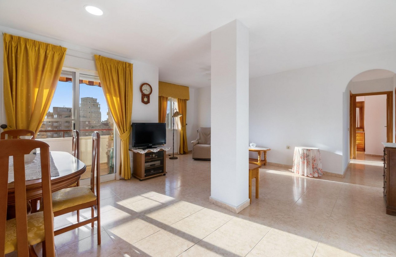 Resale - Apartment - Torrevieja - Calas blanca