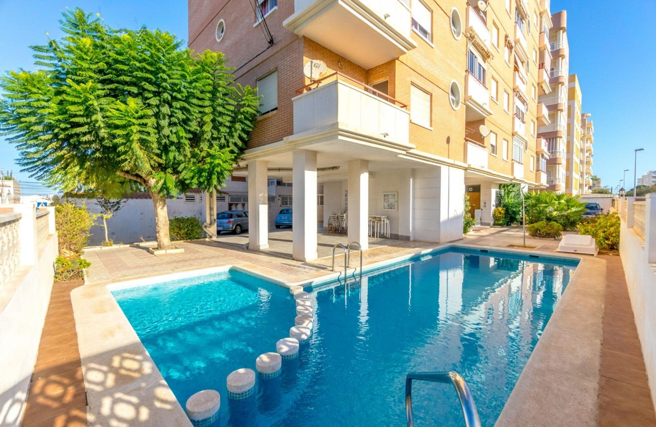 Resale - Apartment - Torrevieja - Calas blanca