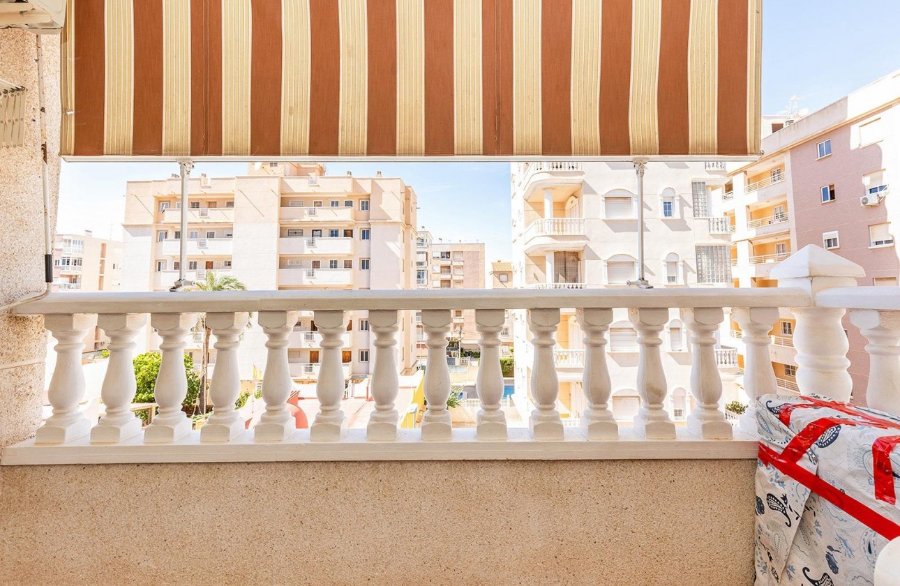 Resale - Apartment - Torrevieja - Calas blanca