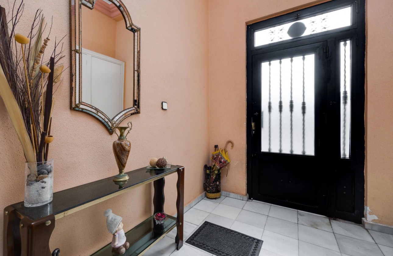 Resale - Apartment - Torrevieja - Centro - Muelle Pesquero