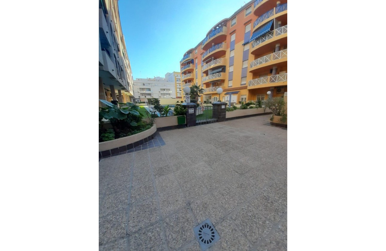 Resale - Apartment - Torrevieja - Centro