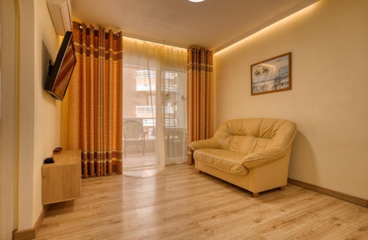 Resale - Apartment - Torrevieja - Centro