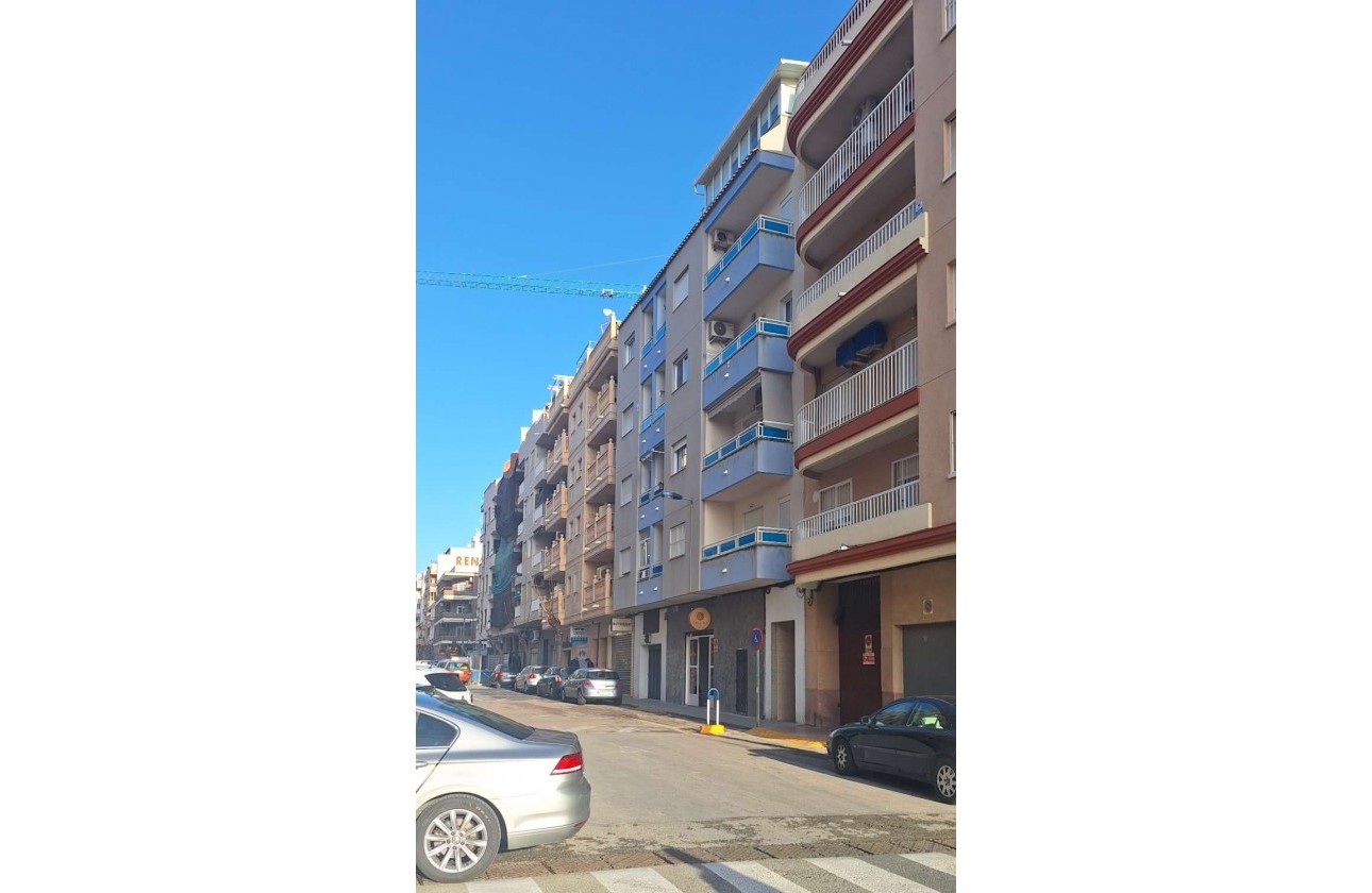 Resale - Apartment - Torrevieja - El acequión