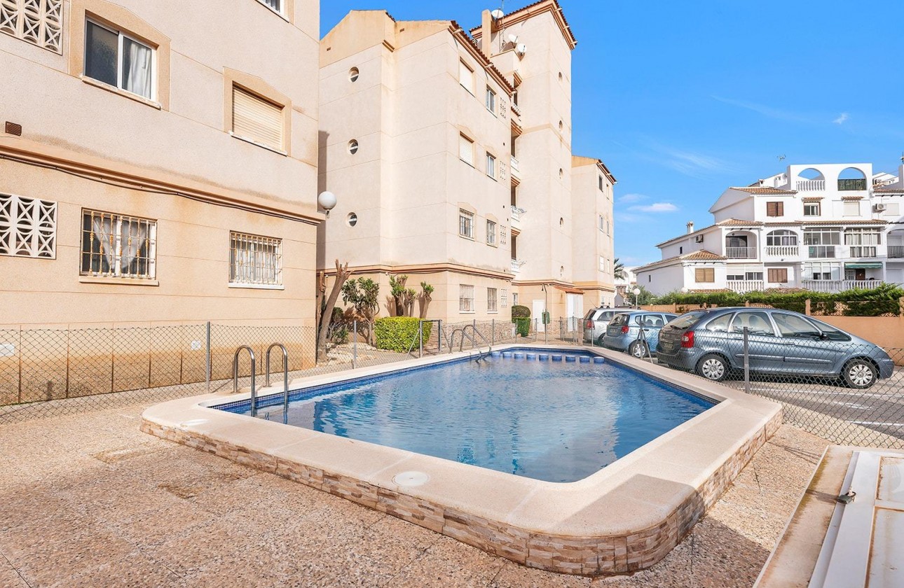 Resale - Apartment - Torrevieja - Estacion de autobuses