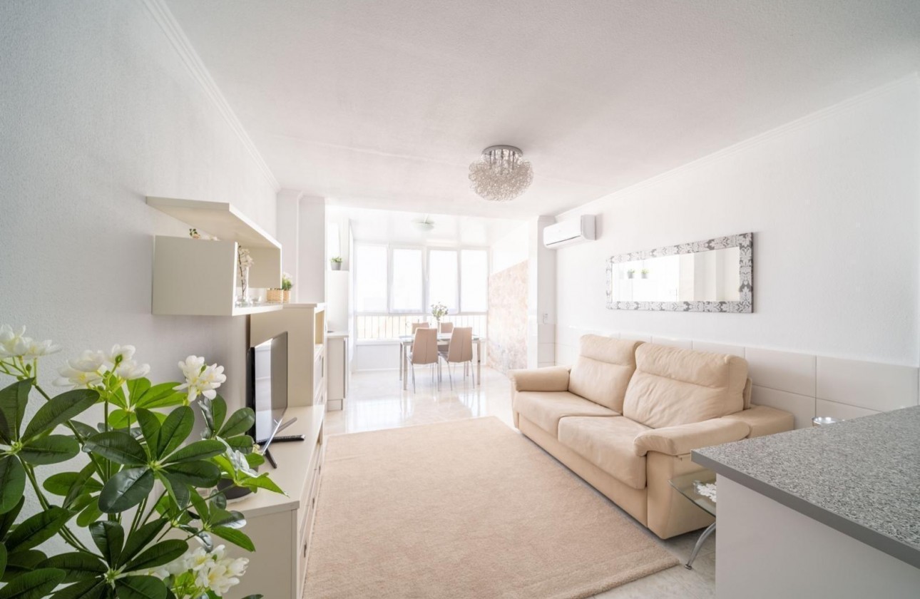 Resale - Apartment - Torrevieja - Estacion de autobuses
