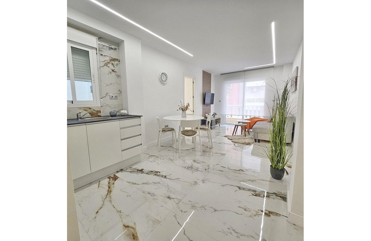 Resale - Apartment - Torrevieja - Estacion de autobuses