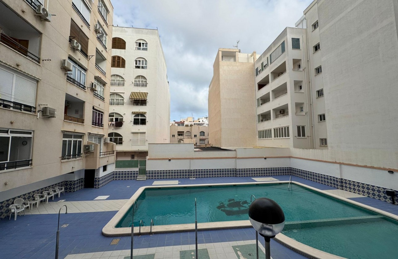 Resale - Apartment - Torrevieja - Estacion de autobuses