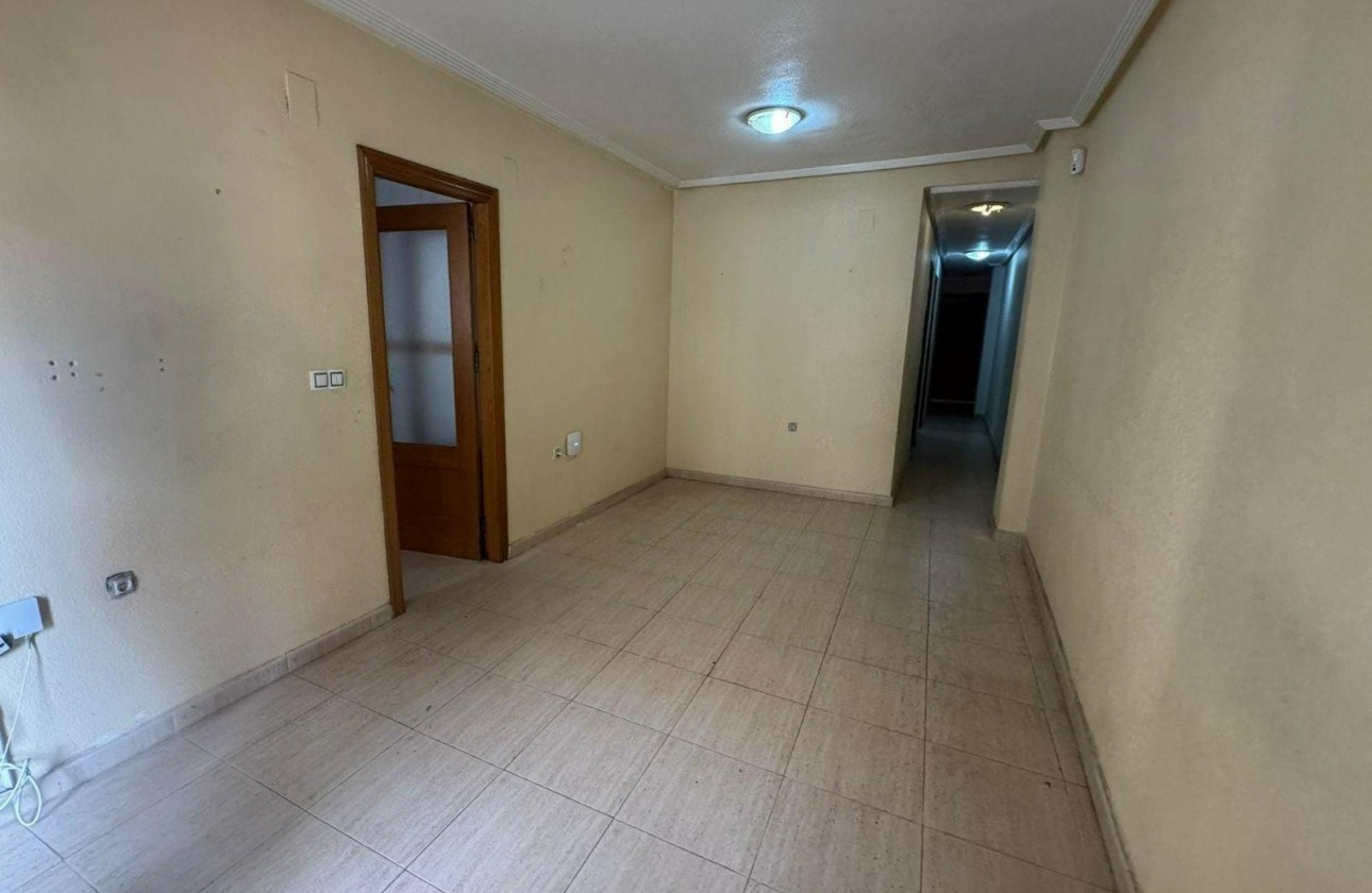 Resale - Apartment - Torrevieja - Estacion de autobuses