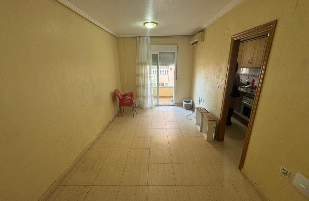 Resale - Apartment - Torrevieja - Estacion de autobuses