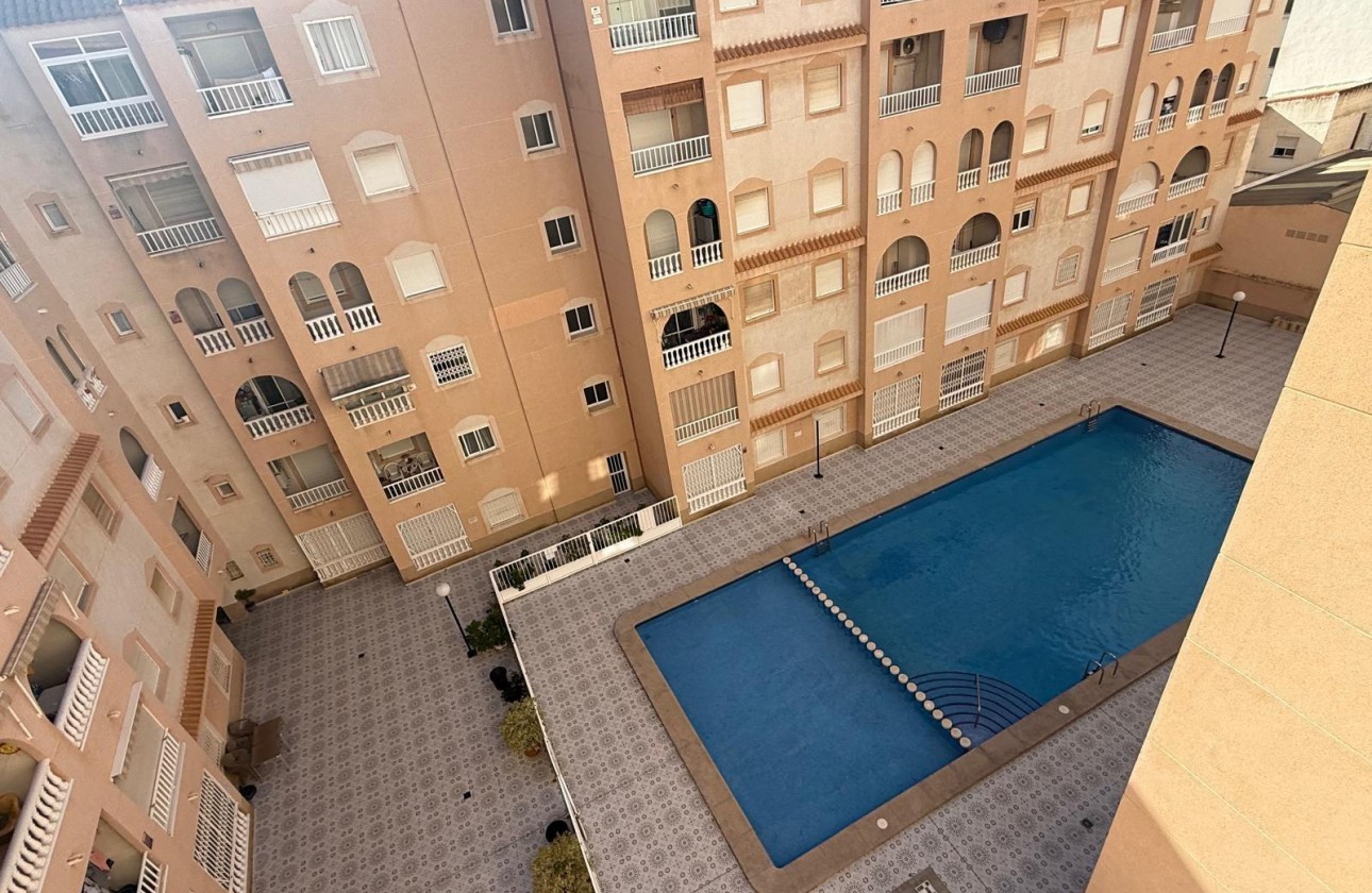 Resale - Apartment - Torrevieja - Estacion de autobuses