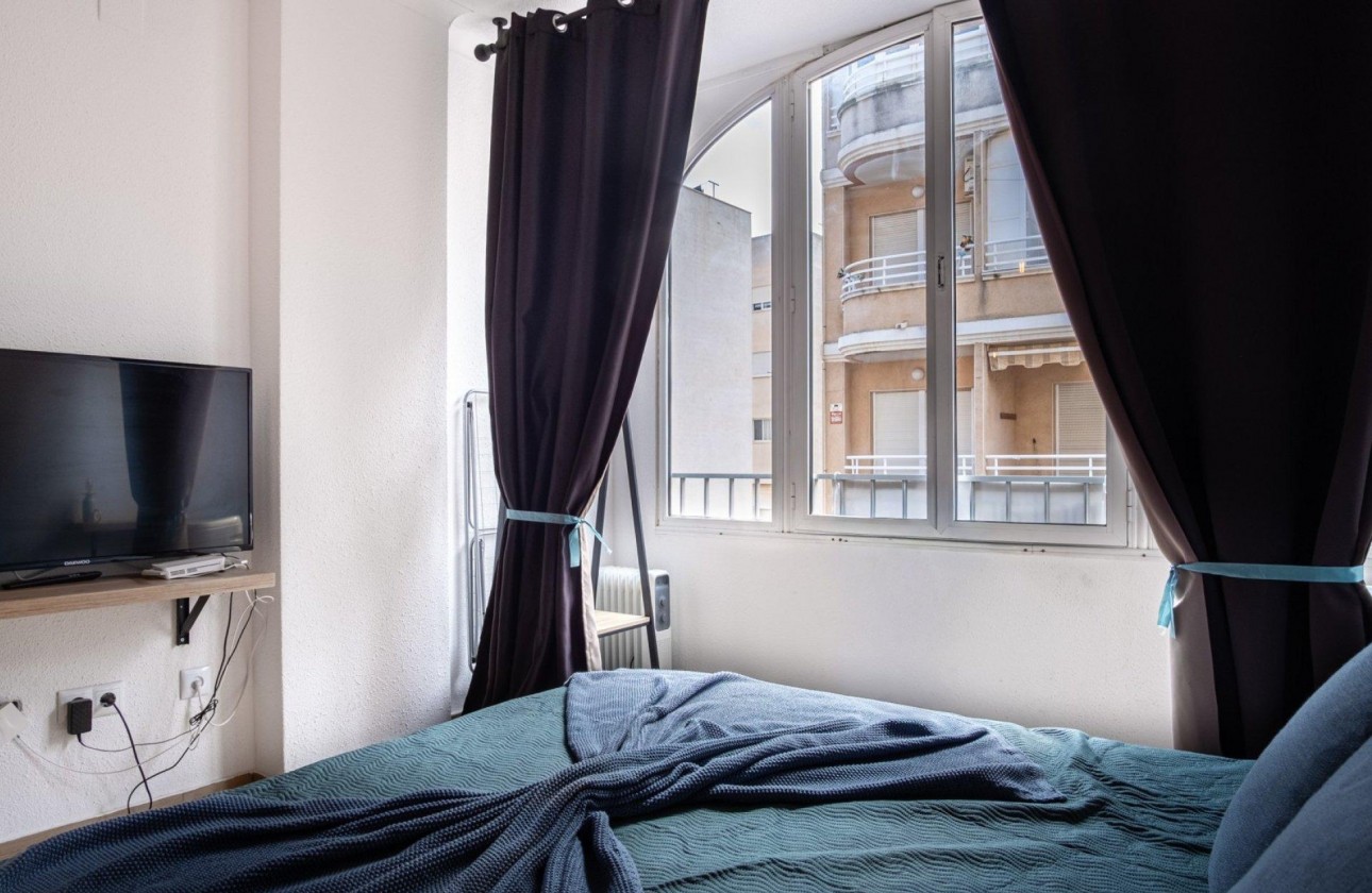 Resale - Apartment - Torrevieja - Estacion de autobuses