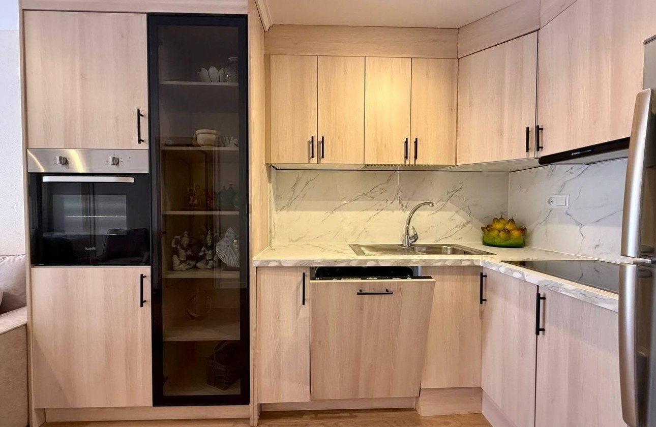 Resale - Apartment - Torrevieja - Estacion de autobuses