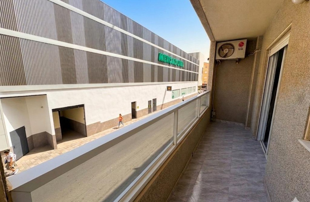 Resale - Apartment - Torrevieja - Estacion de autobuses