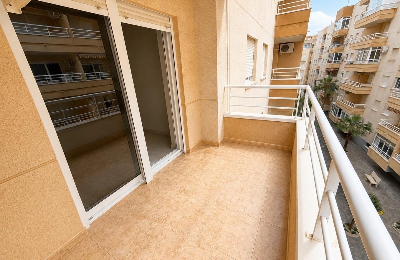 Resale - Apartment - Torrevieja - Estacion de autobuses