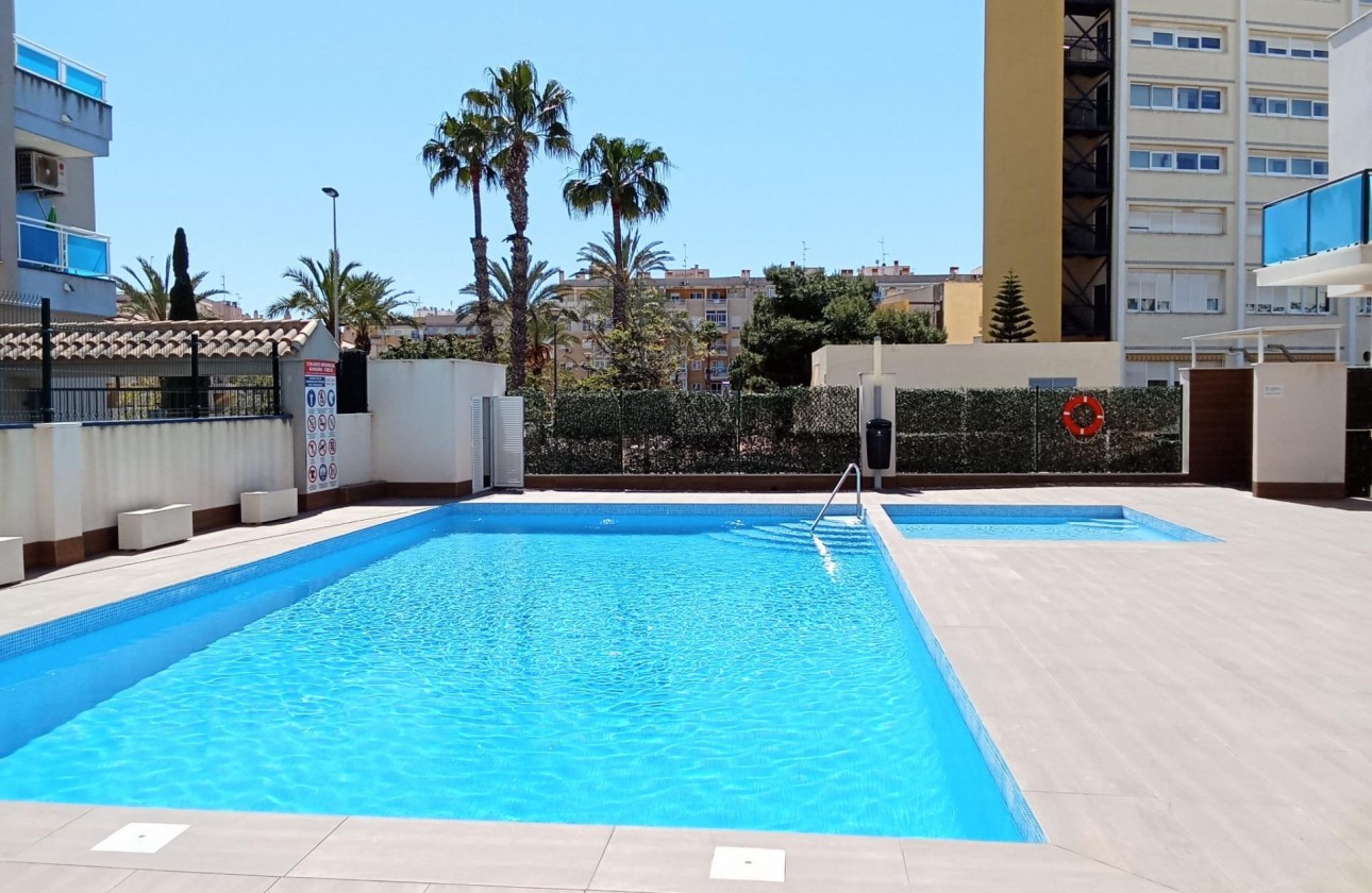 Resale - Apartment - Torrevieja - Estacion de autobuses